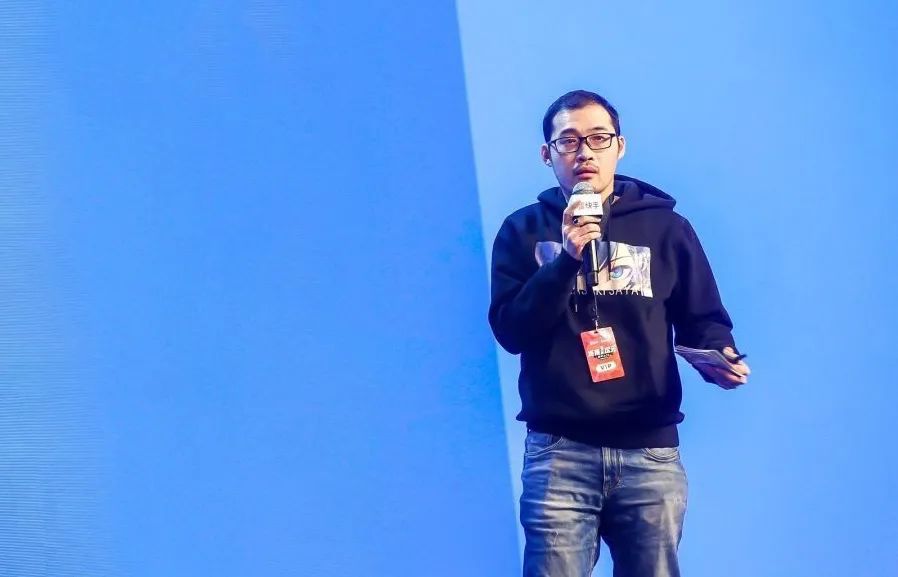 35岁以后，我们不断创业，最终获得了版本号。二元游戏CEO贾菲:我们是老宅男，也是“疯子”